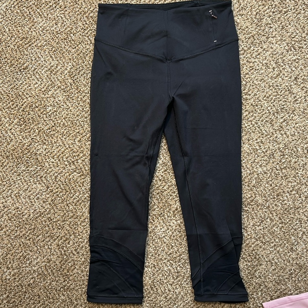 Black Calia capri workout leggings